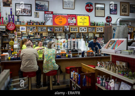 Dandridge, Tennessee, Stati Uniti d'America. Il 30 maggio 2015. Cruisin annuale' e Groovin' Auto Show di Dandridge, STATI UNITI D'AMERICA. Credito: Marc Griffin/Alamy Live News Foto Stock