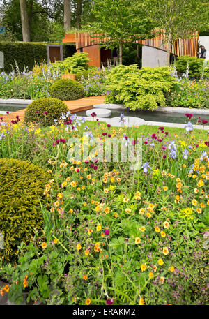 Homebase 'rifugio urbano' giardino, progettato da Adam Frost, medaglia d'oro della RHS Chelsea Flower Show 2015 Foto Stock
