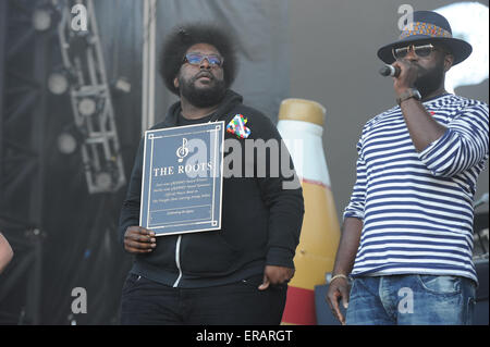 Philadelphia, Pennsylvania, USA. 31 Maggio, 2015. Le radici, alla ricerca di amore e di pensiero nero, di ricevere i loro Philadelphia 'Walk of Fame' di placca le radici Picnic 2015 al Festival Pier in Philadelphia Credito: Ricky Fitchett/ZUMA filo/Alamy Live News Foto Stock