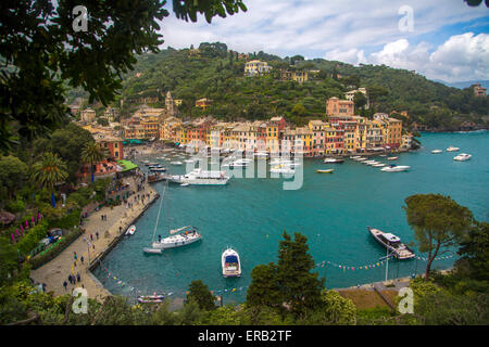 Vista sul porto di Portofino, Italia. Foto Stock
