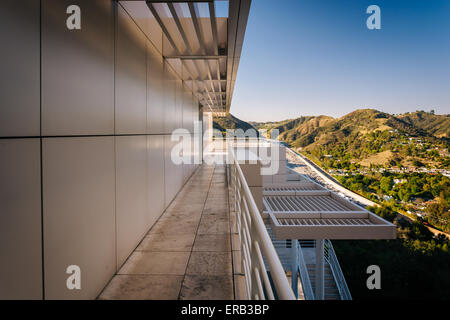 Architettura moderna e vista dell'autostrada 405 dal Getty Center, in Brentwood, Los Angeles, California. Foto Stock