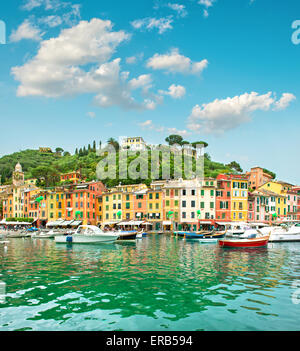 Famosa Portofino villaggio sulla costa ligure, Italia, Mare Mediterraneo Foto Stock