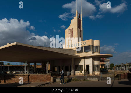 Art Deco Fiat Tagliero stazione di servizio, Asmara Foto Stock