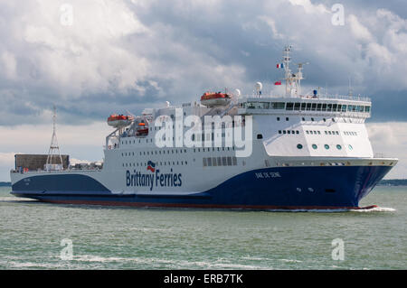 Baie de Seine avvicinando Portsmouth sotto un cielo drammatico. Foto Stock