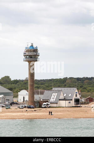 Calshot torre di guardia costiera, Calshot Castle e Calshot Activity Center su Calshot Spit in Hampshire REGNO UNITO Foto Stock