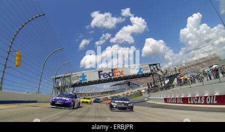 Dover, DE, STATI UNITI D'AMERICA. 31 Maggio, 2015. La NASCAR Sprint Cup Series le squadre a prendere il via per la FedEx 400 che beneficiano autismo parla a Dover International Speedway di Dover, DE. Credito: csm/Alamy Live News Foto Stock