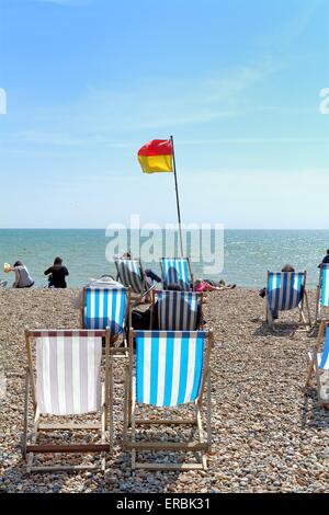 Bagnini di sicurezza bandiera sulla spiaggia di Brighton Foto Stock