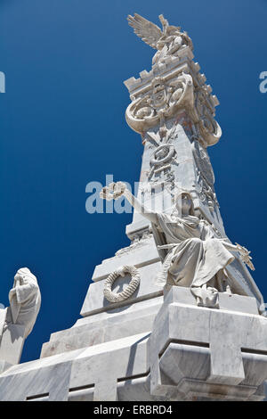 I vigili del fuoco un monumento nel cimitero di Colon, Havana, Cuba Foto Stock