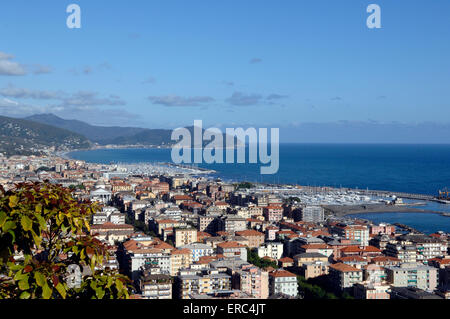 Vista su Chiavari presso la costa ligure, nord ovest Italia Foto Stock