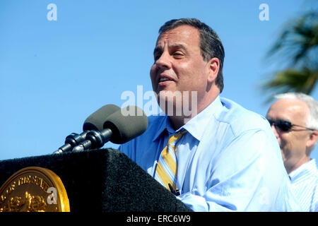 NJ Gov. Chris Christie's Stagione Estiva Kick Off e Flood Mitigation concedere l annuncio in Belmar e poi visita il Point Pleasant Beach Boardwalk in New Jersey il 29 maggio 2015/picture alliance Foto Stock