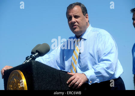 NJ Gov. Chris Christie's Stagione Estiva Kick Off e Flood Mitigation concedere l annuncio in Belmar e poi visita il Point Pleasant Beach Boardwalk in New Jersey il 29 maggio 2015/picture alliance Foto Stock