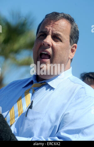 NJ Gov. Chris Christie's Stagione Estiva Kick Off e Flood Mitigation concedere l annuncio in Belmar e poi visita il Point Pleasant Beach Boardwalk in New Jersey il 29 maggio 2015/picture alliance Foto Stock