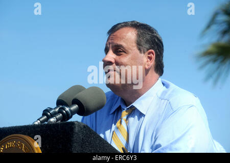 NJ Gov. Chris Christie's Stagione Estiva Kick Off e Flood Mitigation concedere l annuncio in Belmar e poi visita il Point Pleasant Beach Boardwalk in New Jersey il 29 maggio 2015/picture alliance Foto Stock