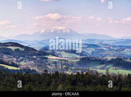 Vista dalla torre di osservazione su Hutwisch, Bucklige Welt, quartiere industriale, Austria Inferiore, Austria Foto Stock