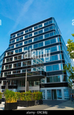 Edificio per uffici, Litfassplatz, nuova piazza nei pressi di Alexanderplatz e il quartiere Mitte, il centro di Berlino, Germania Foto Stock