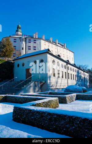 Schloss Ambras, castello, alloggiamento arte e armor museum, Innsbruck, Valle Inn, Tirolo, Austria Foto Stock