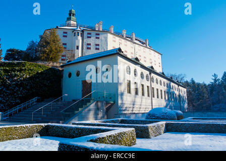 Schloss Ambras, castello, alloggiamento arte e armor museum, Innsbruck, Valle Inn, Tirolo, Austria Foto Stock