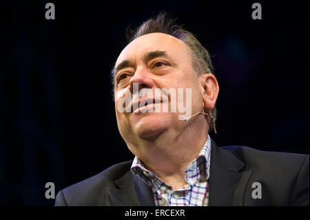 Alex Salmond MP MSP autore & politico parlando sul palco a Hay Festival 2015 Foto Stock