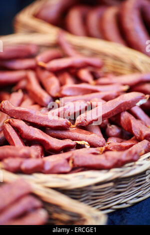 Mercato alimentare di stallo visualizzato peperoncini essiccati red Foto Stock