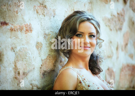 Ritratto di giovane sposa il giorno delle nozze. Foto Stock