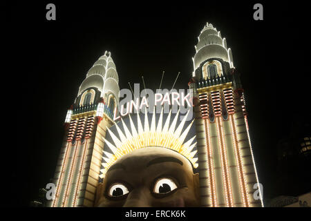 Luna Park faccia ingresso illuminato durante la vivida luce di Sydney idee musicali festival nel 2015,l'Australia Foto Stock