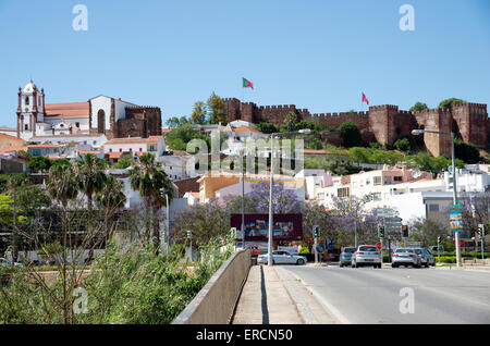 Il castello di Silves si affaccia sulla città di Algarve Portogallo meridionale Foto Stock