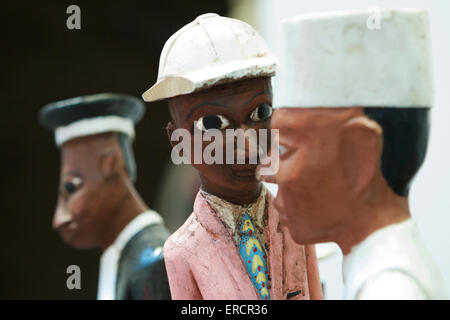 Serpentine Sackler Galleria Esposizioni: Pascale Marthine Tayou: boomerang. (Londra, Regno Unito) Foto Stock