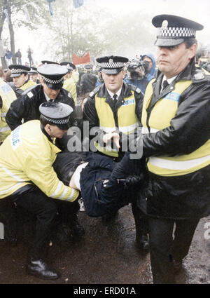 Timex sciopero 17 Maggio 1993. La Timex sciopero è stato una delle principali controversie industriali che ha avuto luogo a Dundee in Scozia nel 1993. La controversia che era degno di nota per il suo livello di picket-line violenza ha comportato la chiusura dell'impianto di Timex in città dopo 47 ye Foto Stock