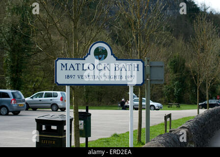 Documentario delle immagini di visitatori a segno da Matlock Bath nel Derbyshire Foto Stock