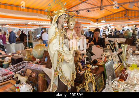 Mercat Gotic mercatino di antiquariato a Nova square, il quartiere Gotico di Barcellona, in Catalogna, Spagna Foto Stock