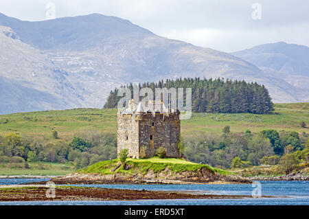 Castle Stalker nella bocca del Loch latch Portnacroish opposta vicino a Port Appin a nord di Oban Argyll & Bute Scozia Scotland Foto Stock