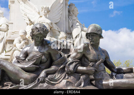 Dettagli artistici del memoriale della Victoria, Londra, Regno Unito. Foto Stock