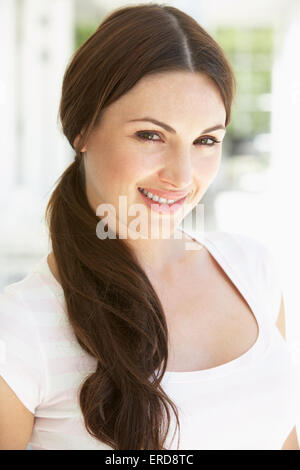 Ritratto di giovane donna Foto Stock