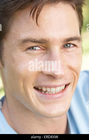 Ritratto di giovane uomo Foto Stock