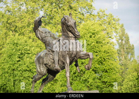 Energia fisica. Scultura in bronzo di artista inglese George Frederic Watts. Situato a Kensington Gardens, Londra. Foto Stock