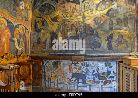 Imponenti affreschi da Theofanous pittore di icone sacre datate dal 1527 in San Nicola Anapafsas monastero, Meteora, Grecia Foto Stock