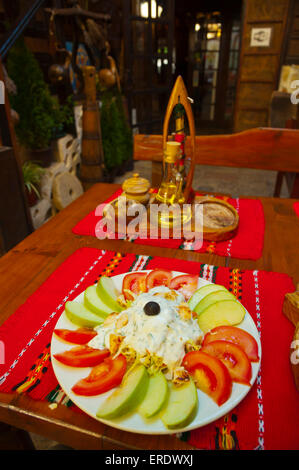 Insalata, Hadriganov's ospita un ristorante tradizionale, Sofia, Bulgaria, Europa Foto Stock