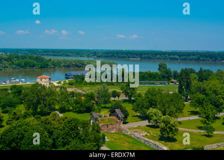 Il parco alla confluenza della Sava e fiumi Danubio, al di sotto della fortezza di Kalemegdan park, Belgrado, Serbia, Europa Foto Stock