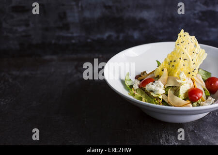 Close up di formaggio in insalata Foto Stock