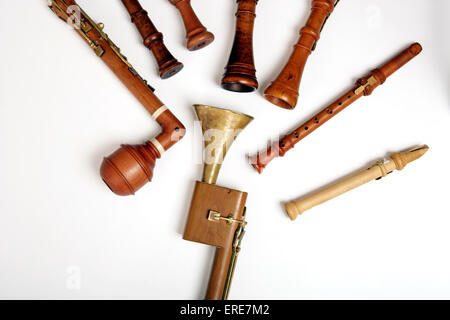 Collezione di barocco e classico periodo strumenti a fiato in legno. Basset, avvisatore acustico, basset clarinetto, periodo clarinetti, chalumeau, Foto Stock