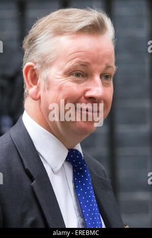 A Downing Street, Londra, 2 giugno 2015. Michael Gove, Lord Cancelliere e segretario di Stato per la giustizia lascia 10 Downing Street a seguito della riunione settimanale del gabinetto. Credito: Paolo Davey/Alamy Live News Foto Stock