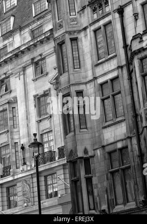 Una vista degli edifici in Cockspur Street, Londra, Inghilterra. Foto Stock