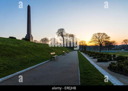 Duthie Park marciapiede e Monumento McGrigor Foto Stock