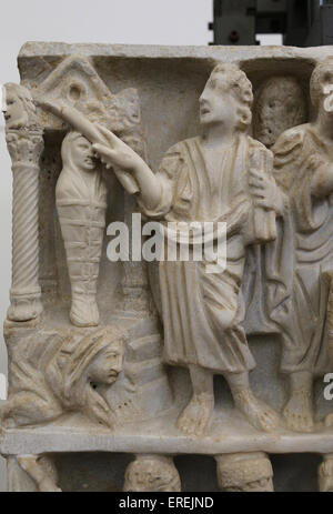 Dei primi cristiani. Sarcofago romano. Episodio della risurrezione di Lazzaro. Sollievo. 4° C. Musei Vaticani. Foto Stock