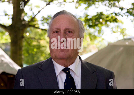 Frederick Forsyth, CBE, inglese autore e occasionali commentatore politico al Edinburgh book festival evento 2010. Foto Stock