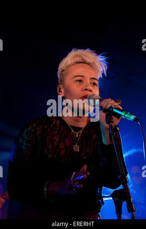 Emeli Sande, Scottish cantante e cantautore di eseguire presso il King Tut il wah wah Hut, Glasgow, Regno Unito, 15 novembre 2010. Foto Stock