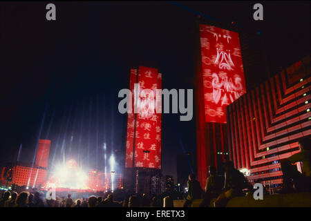 Spettacolare concerto data dal musicista francese Jean-Michel Jarre a La Défense di Parigi. Il giorno della Bastiglia, il 14 luglio 1990. Foto Stock