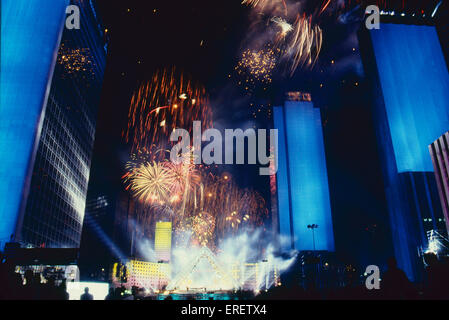 Spettacolare concerto data dal musicista francese Jean-Michel Jarre a La Défense di Parigi. Il giorno della Bastiglia, il 14 luglio 1990. Foto Stock