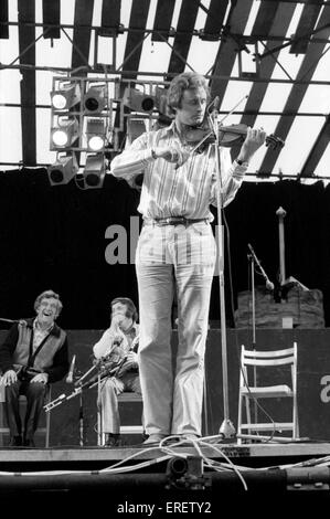 Seán Keane eseguendo con l'Chieftains a luglio scie folk festival a Chorley, Lancashire, il 25 luglio 1976. SK: Irlandese Foto Stock