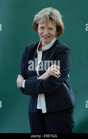 Joan Bakewell al Edinburgh International Book Festival 2011. Giornalista inglese, presentatore della televisione e della vita peer: 16 Foto Stock